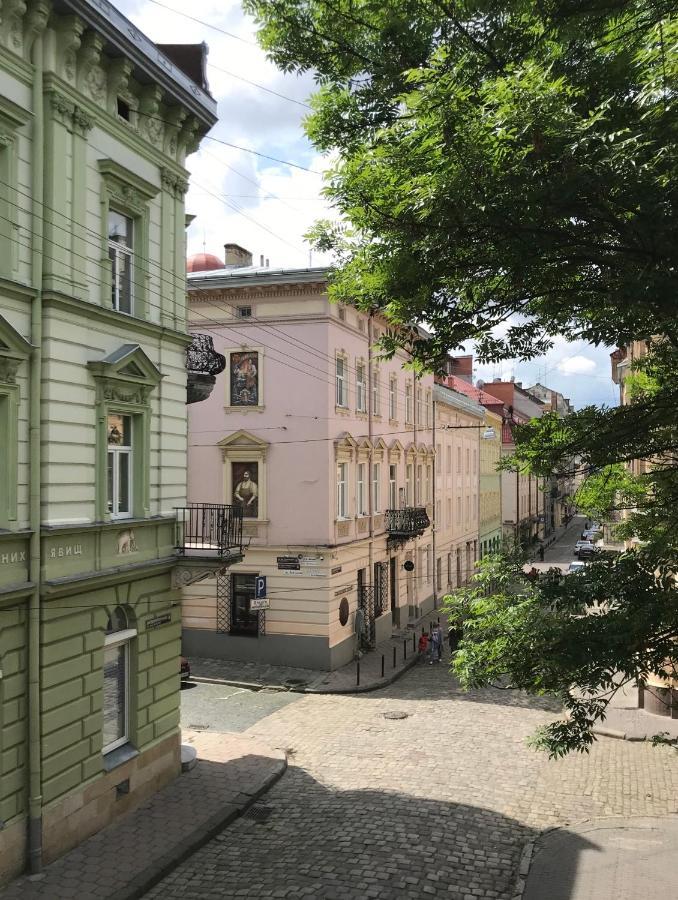 Апартаменты Комфортна квартира в самому серці Львова Экстерьер фото